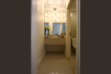 Casa à venda com 447m², 4 quartos e 2 vagas Casa à venda com 447m², 4 quartos e 2 vagasLavabo