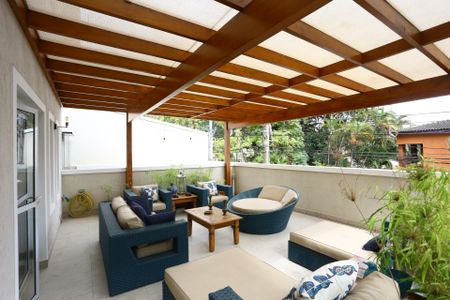 Casa à venda com 447m², 4 quartos e 2 vagas Casa à venda com 447m², 4 quartos e 2 vagasvaranda 2