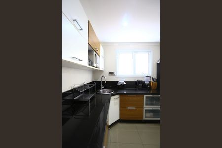 Casa à venda com 447m², 4 quartos e 2 vagas Casa à venda com 447m², 4 quartos e 2 vagasCozinha