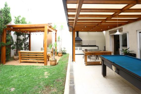 Casa à venda com 447m², 4 quartos e 2 vagas Casa à venda com 447m², 4 quartos e 2 vagasvaranda 1 churrasqueira e jardim