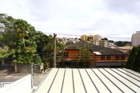 Casa à venda com 447m², 4 quartos e 2 vagas Casa à venda com 447m², 4 quartos e 2 vagasVista