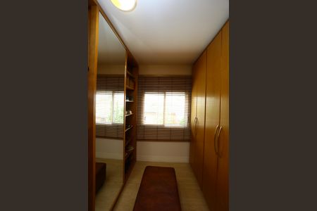 Casa à venda com 447m², 4 quartos e 2 vagas Casa à venda com 447m², 4 quartos e 2 vagasSuíte 1