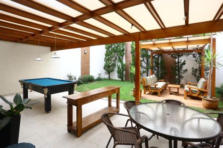 Casa à venda com 447m², 4 quartos e 2 vagas Casa à venda com 447m², 4 quartos e 2 vagasvaranda 1 churrasqueira e jardim