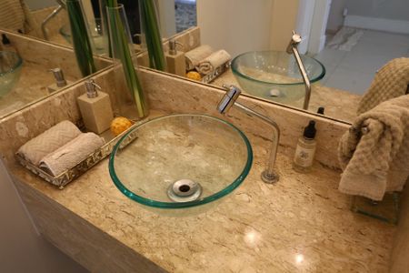 Casa à venda com 447m², 4 quartos e 2 vagas Casa à venda com 447m², 4 quartos e 2 vagasLavabo