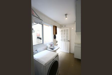 Casa à venda com 447m², 4 quartos e 2 vagas Casa à venda com 447m², 4 quartos e 2 vagasÁrea de Serviço