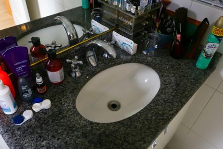 Casa à venda com 447m², 4 quartos e 2 vagas Casa à venda com 447m², 4 quartos e 2 vagasBanheiro da Suíte 2