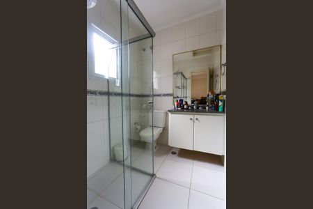 Casa à venda com 447m², 4 quartos e 2 vagas Casa à venda com 447m², 4 quartos e 2 vagasBanheiro da Suíte 2