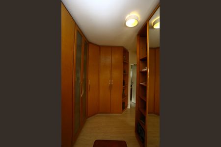 Casa à venda com 447m², 4 quartos e 2 vagas Casa à venda com 447m², 4 quartos e 2 vagasSuíte 1