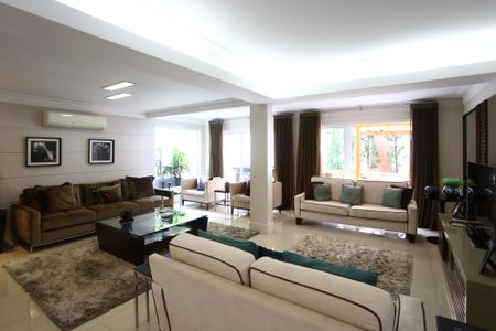 Casa à venda com 447m², 4 quartos e 2 vagas Casa à venda com 447m², 4 quartos e 2 vagasSala