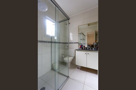 Casa à venda com 447m², 4 quartos e 2 vagas Casa à venda com 447m², 4 quartos e 2 vagasBanheiro da Suíte 2