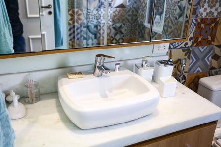 Casa à venda com 447m², 4 quartos e 2 vagas Casa à venda com 447m², 4 quartos e 2 vagasBanheiro da Suíte 4