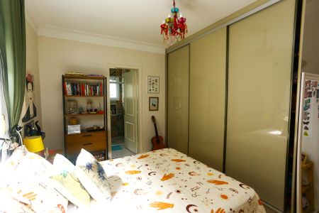 Casa à venda com 447m², 4 quartos e 2 vagas Casa à venda com 447m², 4 quartos e 2 vagasSuíte 4