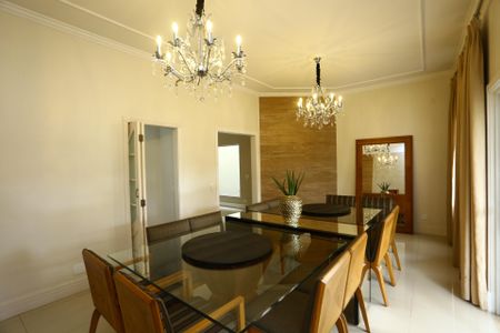 Casa à venda com 447m², 4 quartos e 2 vagas Casa à venda com 447m², 4 quartos e 2 vagasSala de Jantar