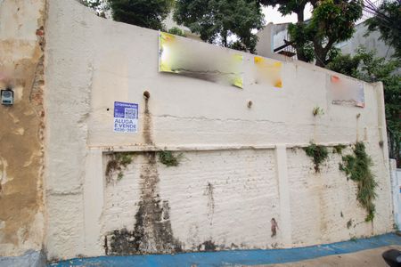 Casa à venda com 244m², 2 quartos e sem vaga Casa à venda com 244m², 2 quartos e sem vagaFachada 2
