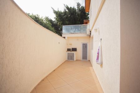 Casa à venda com 210m², 4 quartos e 2 vagas Casa à venda com 210m², 4 quartos e 2 vagasÁREA EXTERNA