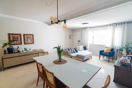 Casa à venda com 145m², 3 quartos e 4 vagasSala