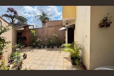 Casa à venda com 152m², 3 quartos e 3 vagas Casa à venda com 152m², 3 quartos e 3 vagasGaragem - Quintal