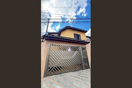 Casa à venda com 152m², 3 quartos e 3 vagas Casa à venda com 152m², 3 quartos e 3 vagasFachada