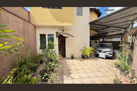 Casa à venda com 152m², 3 quartos e 3 vagas Casa à venda com 152m², 3 quartos e 3 vagasGaragem - Quintal