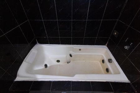 Casa à venda com 100m², 2 quartos e 2 vagas Casa à venda com 100m², 2 quartos e 2 vagasBanheiro