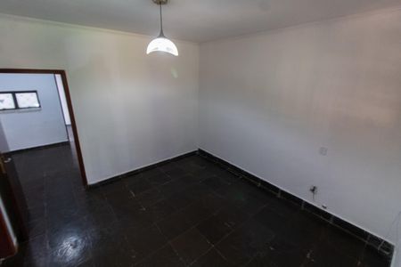 Casa à venda com 100m², 2 quartos e 2 vagas Casa à venda com 100m², 2 quartos e 2 vagasSala