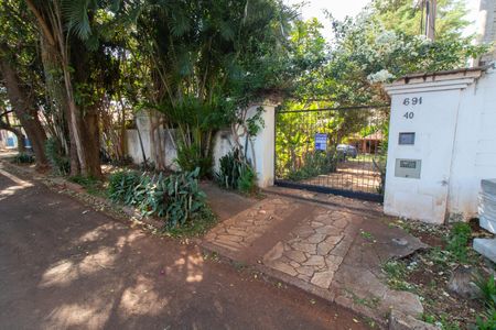 Casa à venda com 100m², 2 quartos e 2 vagas Casa à venda com 100m², 2 quartos e 2 vagasFachada