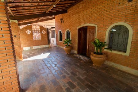 Casa à venda com 100m², 2 quartos e 2 vagas Casa à venda com 100m², 2 quartos e 2 vagasÁrea Externa