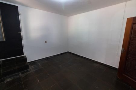 Casa à venda com 100m², 2 quartos e 2 vagas Casa à venda com 100m², 2 quartos e 2 vagasSala