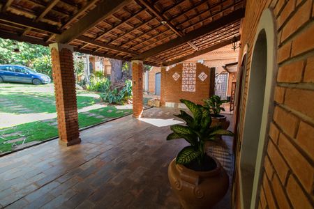 Casa à venda com 100m², 2 quartos e 2 vagas Casa à venda com 100m², 2 quartos e 2 vagasÁrea Externa