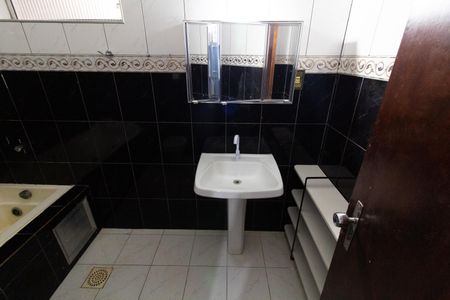 Casa à venda com 100m², 2 quartos e 2 vagas Casa à venda com 100m², 2 quartos e 2 vagasBanheiro