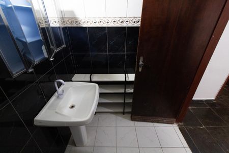 Casa à venda com 100m², 2 quartos e 2 vagas Casa à venda com 100m², 2 quartos e 2 vagasBanheiro