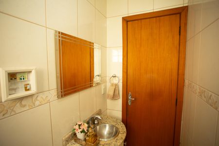 Casa à venda com 201m², 3 quartos e 6 vagas Casa à venda com 201m², 3 quartos e 6 vagasBanheiro