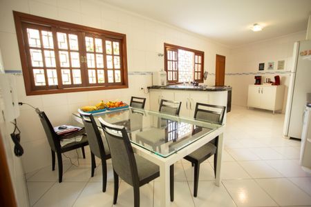 Casa à venda com 201m², 3 quartos e 6 vagas Casa à venda com 201m², 3 quartos e 6 vagasCozinha