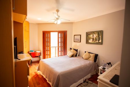 Casa à venda com 201m², 3 quartos e 6 vagas Casa à venda com 201m², 3 quartos e 6 vagasQuarto