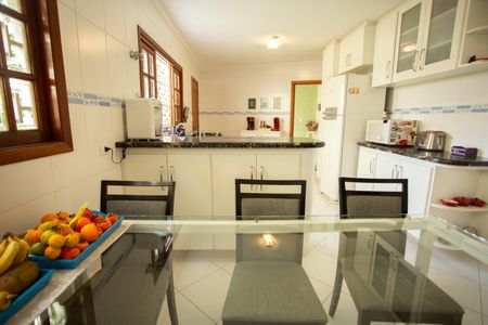 Casa à venda com 201m², 3 quartos e 6 vagas Casa à venda com 201m², 3 quartos e 6 vagasCozinha