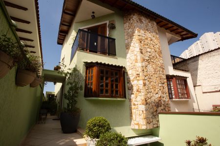 Casa à venda com 201m², 3 quartos e 6 vagas Casa à venda com 201m², 3 quartos e 6 vagasÁREA EXTERNA