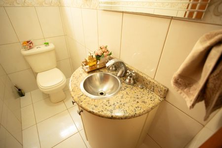 Casa à venda com 201m², 3 quartos e 6 vagas Casa à venda com 201m², 3 quartos e 6 vagasBanheiro