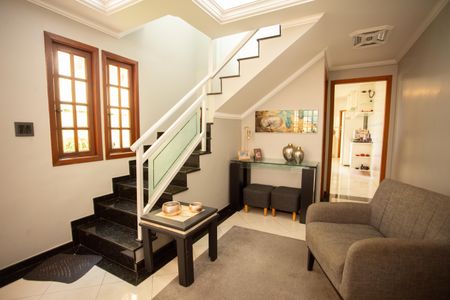 Casa à venda com 201m², 3 quartos e 6 vagas Casa à venda com 201m², 3 quartos e 6 vagasSala