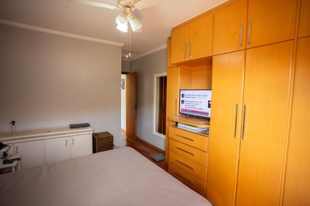 Casa à venda com 201m², 3 quartos e 6 vagas Casa à venda com 201m², 3 quartos e 6 vagasQuarto