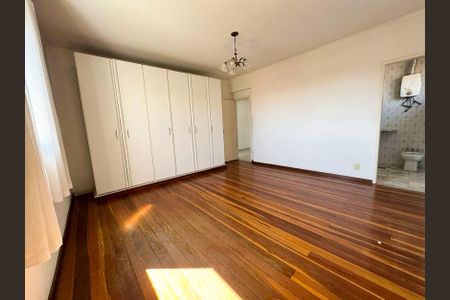 Casa à venda com 360m², 5 quartos e 4 vagasSuíte 1