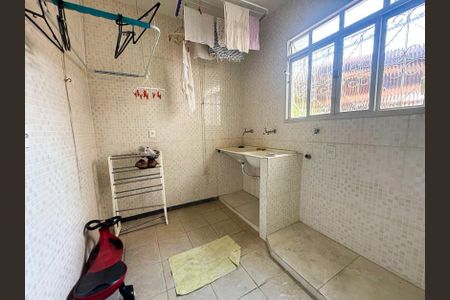 Casa à venda com 360m², 5 quartos e 4 vagasÁrea de Serviço