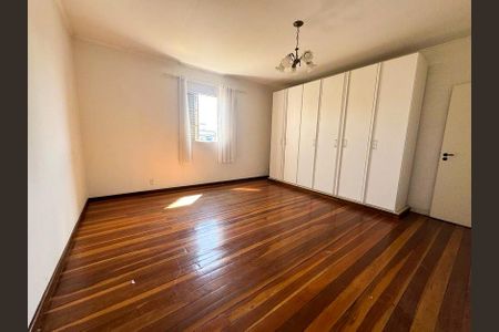 Casa à venda com 360m², 5 quartos e 4 vagasSuíte 1