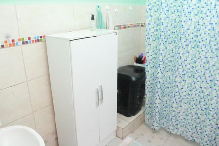 Casa à venda com 143m², 2 quartos e 1 vagaBanheiro