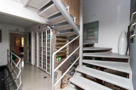 Apartamento à venda com 175m², 2 quartos e 7 vagasEscada