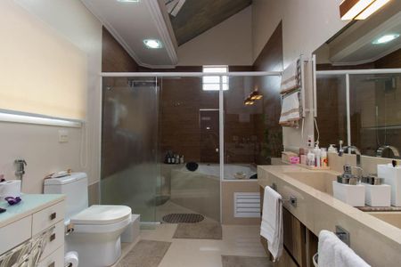 Apartamento à venda com 175m², 2 quartos e 7 vagasBanheiro da Suíte 1