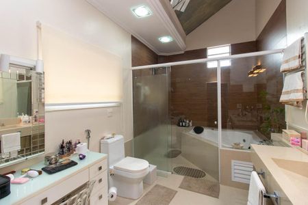 Apartamento à venda com 175m², 2 quartos e 7 vagasBanheiro da Suíte 1