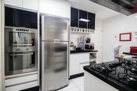 Apartamento à venda com 145m², 4 quartos e 2 vagas Apartamento à venda com 145m², 4 quartos e 2 vagasCozinha