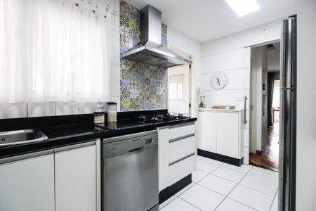 Apartamento à venda com 145m², 4 quartos e 2 vagas Apartamento à venda com 145m², 4 quartos e 2 vagasCozinha
