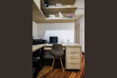 Apartamento à venda com 145m², 4 quartos e 2 vagas Apartamento à venda com 145m², 4 quartos e 2 vagasEscritório