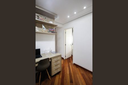 Apartamento à venda com 145m², 4 quartos e 2 vagas Apartamento à venda com 145m², 4 quartos e 2 vagasEscritório